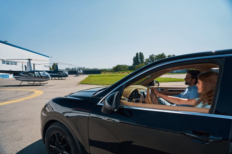 How DiscoverCars Helps Solo Travelers Rent Confidently